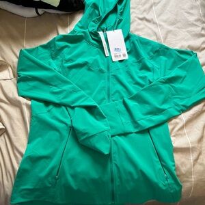 Lululemon mist over windbreaker jacket size 14 women’s NWT